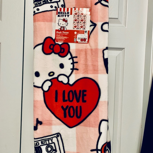 Hello Kitty Valentines blanket - Picture 4 of 6
